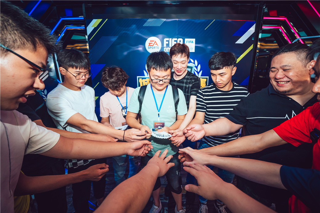 冷静与激情交织！FIFA电竞完美收官