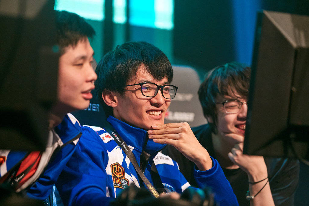 包含Dota2战队状态火热，誓夺总冠军的词条