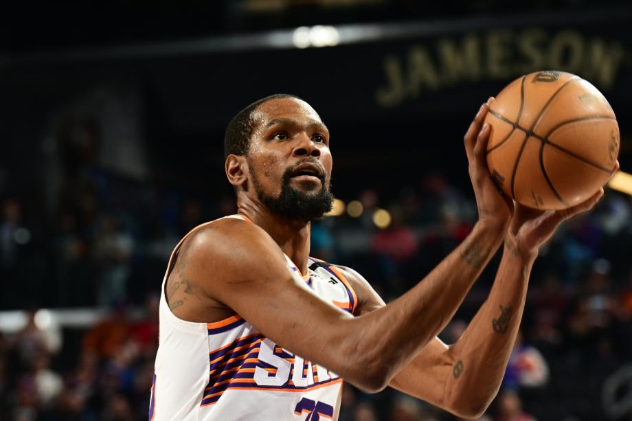 公牛翻盘太阳，布克高光表现