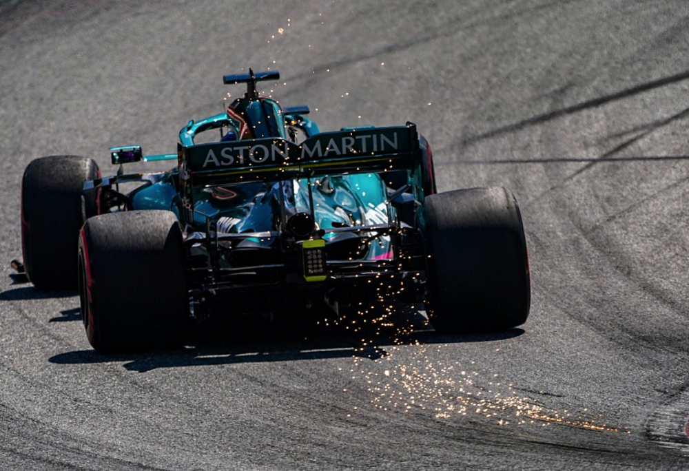 雷诺车队绝杀阿斯顿马丁，拉塞尔扛起全队