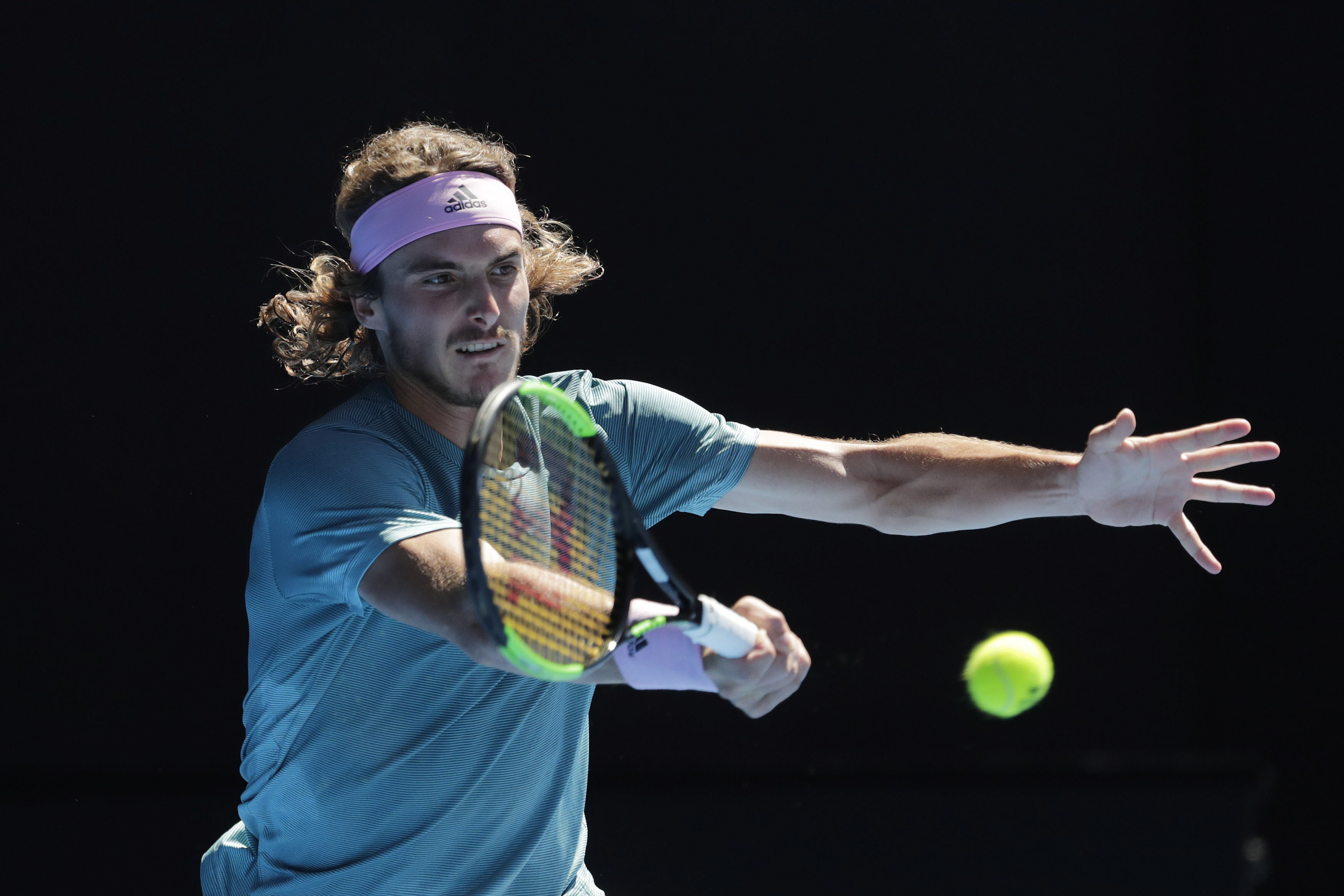 ATP总决赛碾压戴维斯杯,西西帕斯高光表现 ATP总决赛碾压戴维斯杯,西西帕斯高光表现