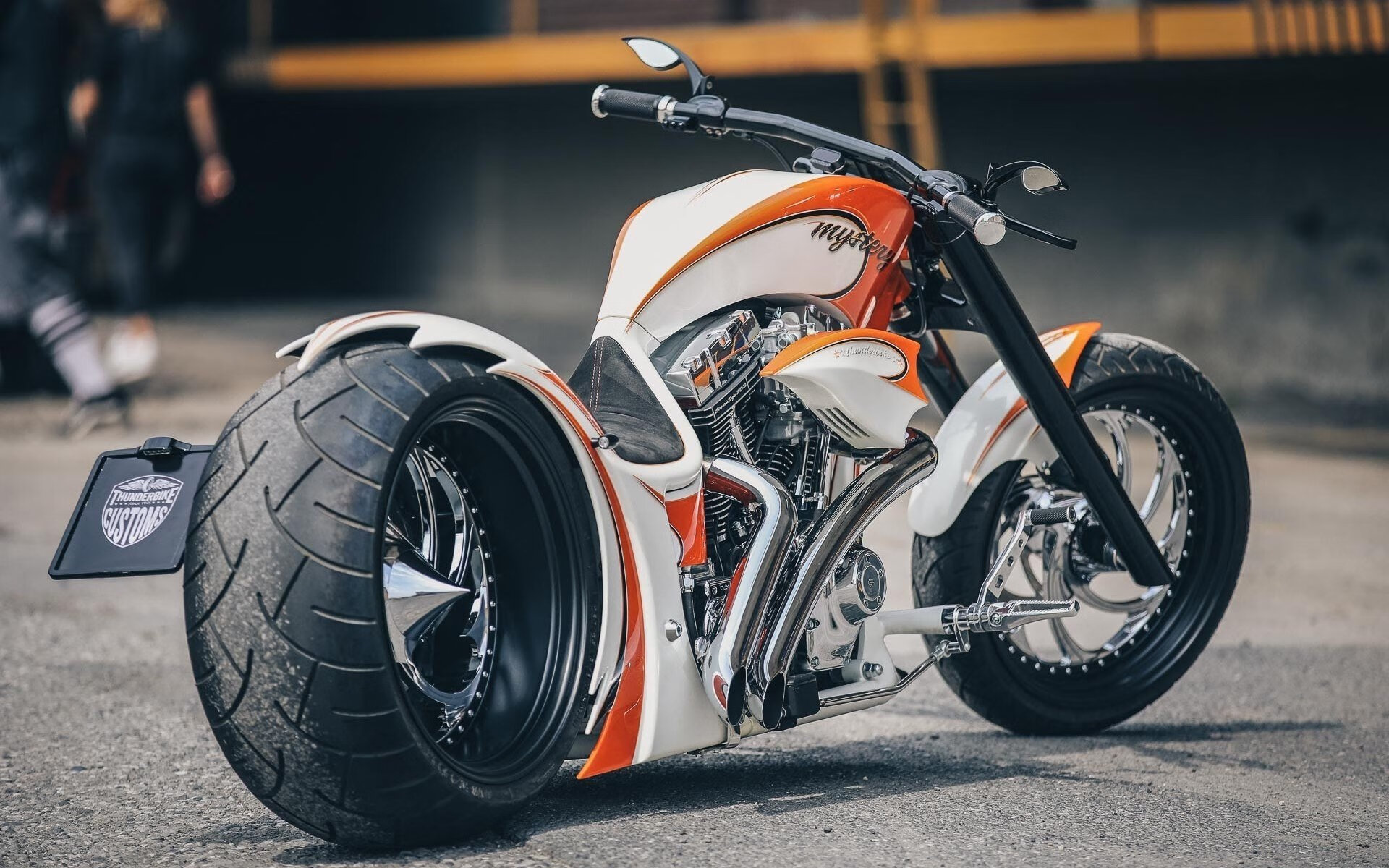 配角退场，主角登场，佩雷兹顶住迈凯伦狂潮，率红牛上演绝地反击